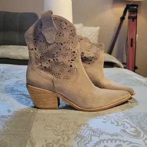 Donald J. Pliner | Shoes | Donald Pliner Western Style Boots  display picture 2